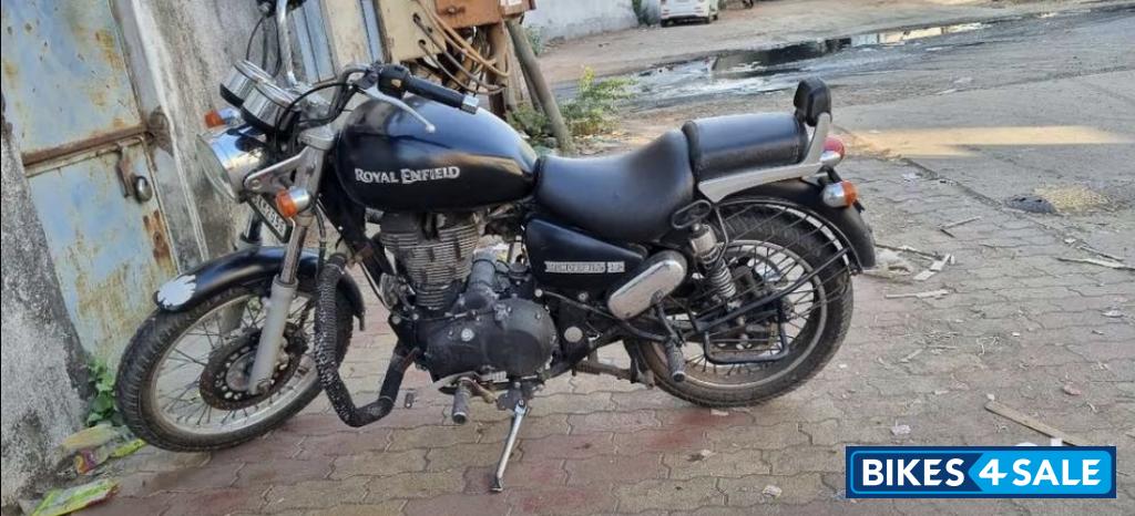 Black Royal Enfield Thunderbird 350