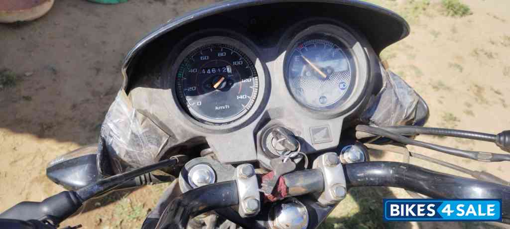 Gray Honda Dream Yuga