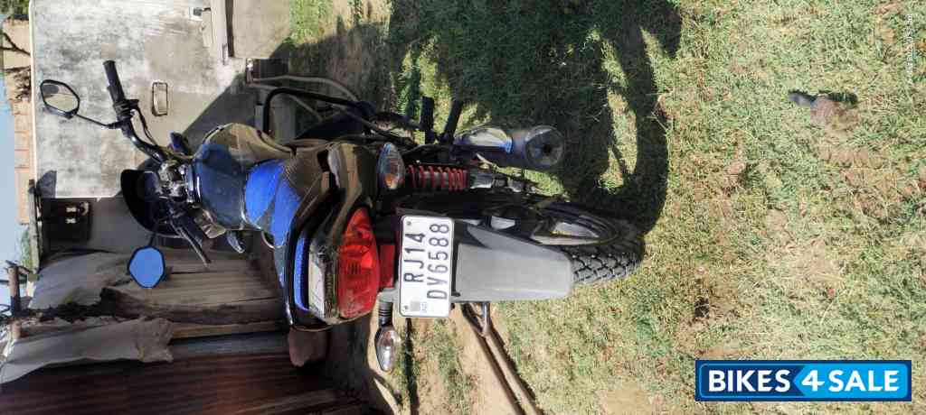 Gray Honda Dream Yuga