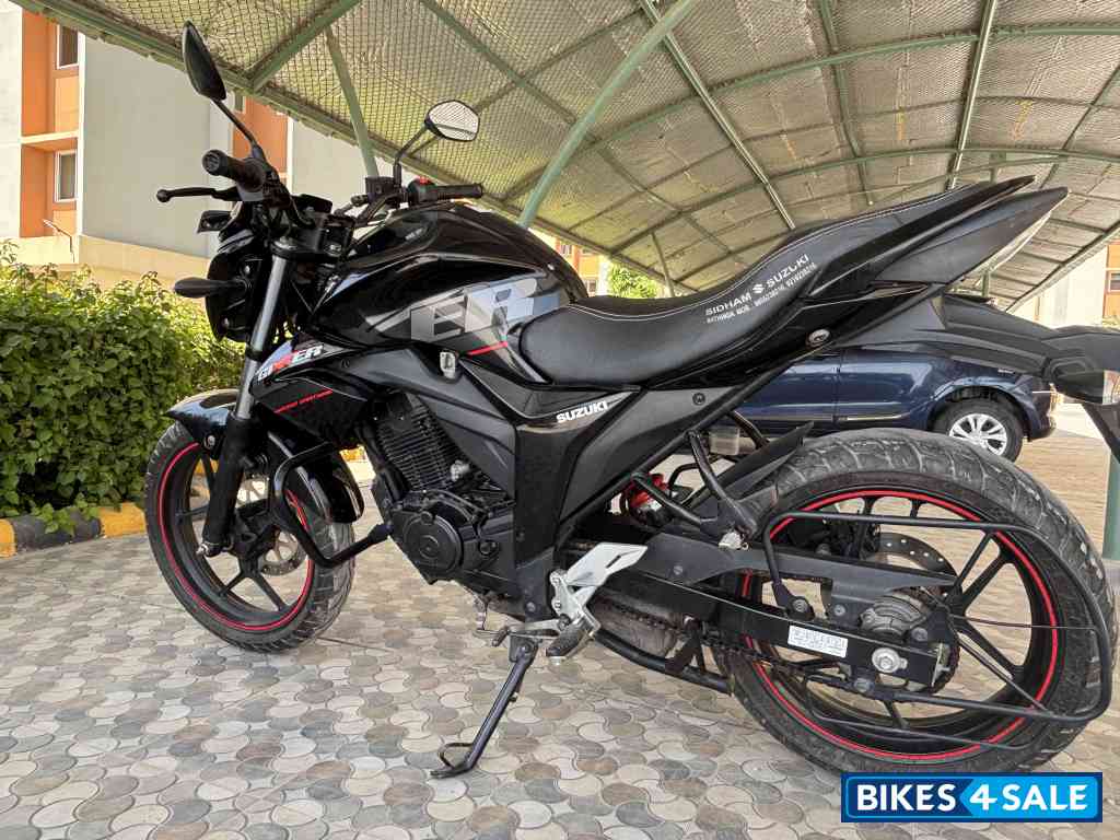 Black Suzuki Gixxer ABS