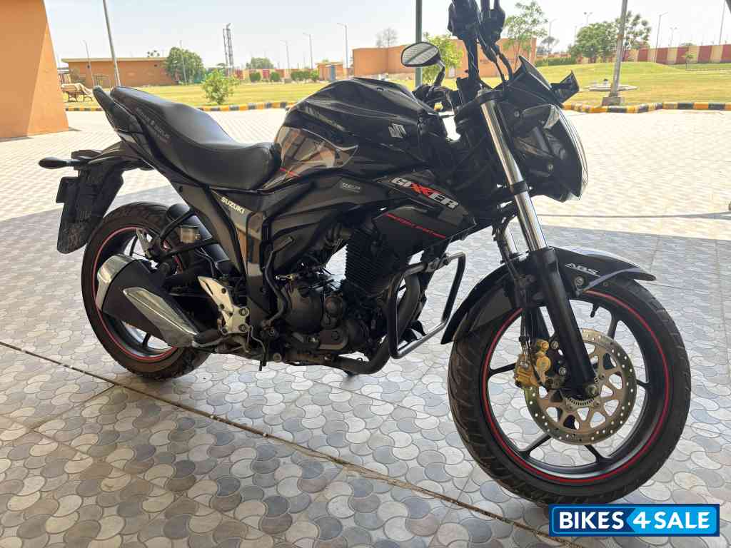 Black Suzuki Gixxer ABS