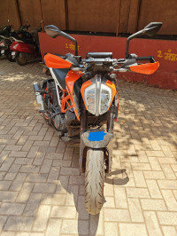 Orange KTM Duke 390