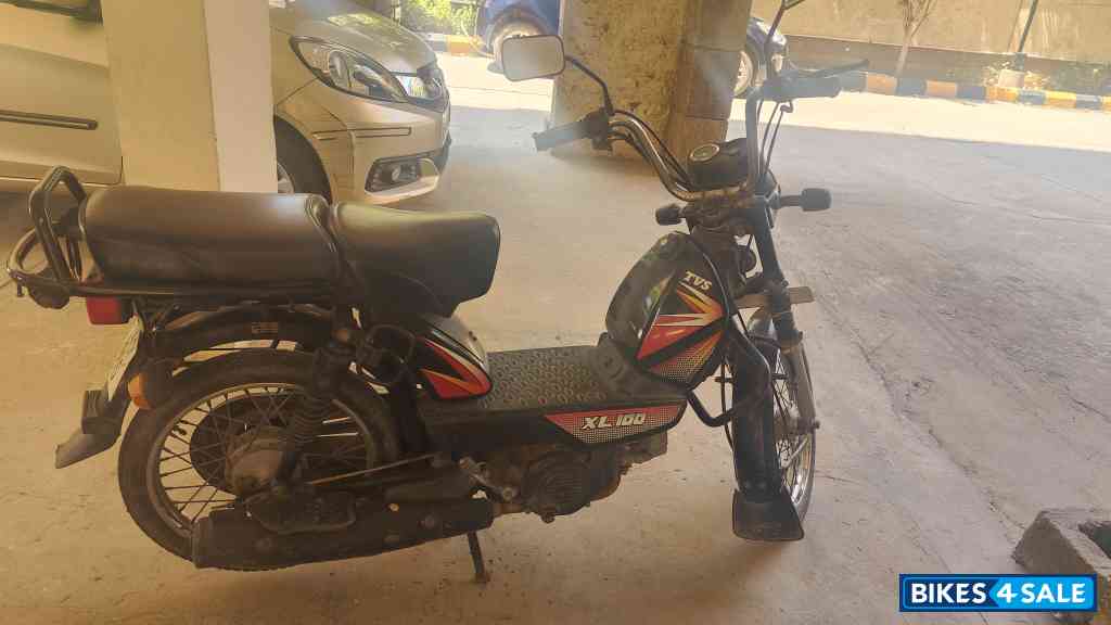 Black TVS XL 100 Black TVS XL 100
