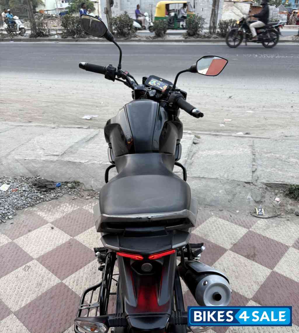 Black TVS Raider 125