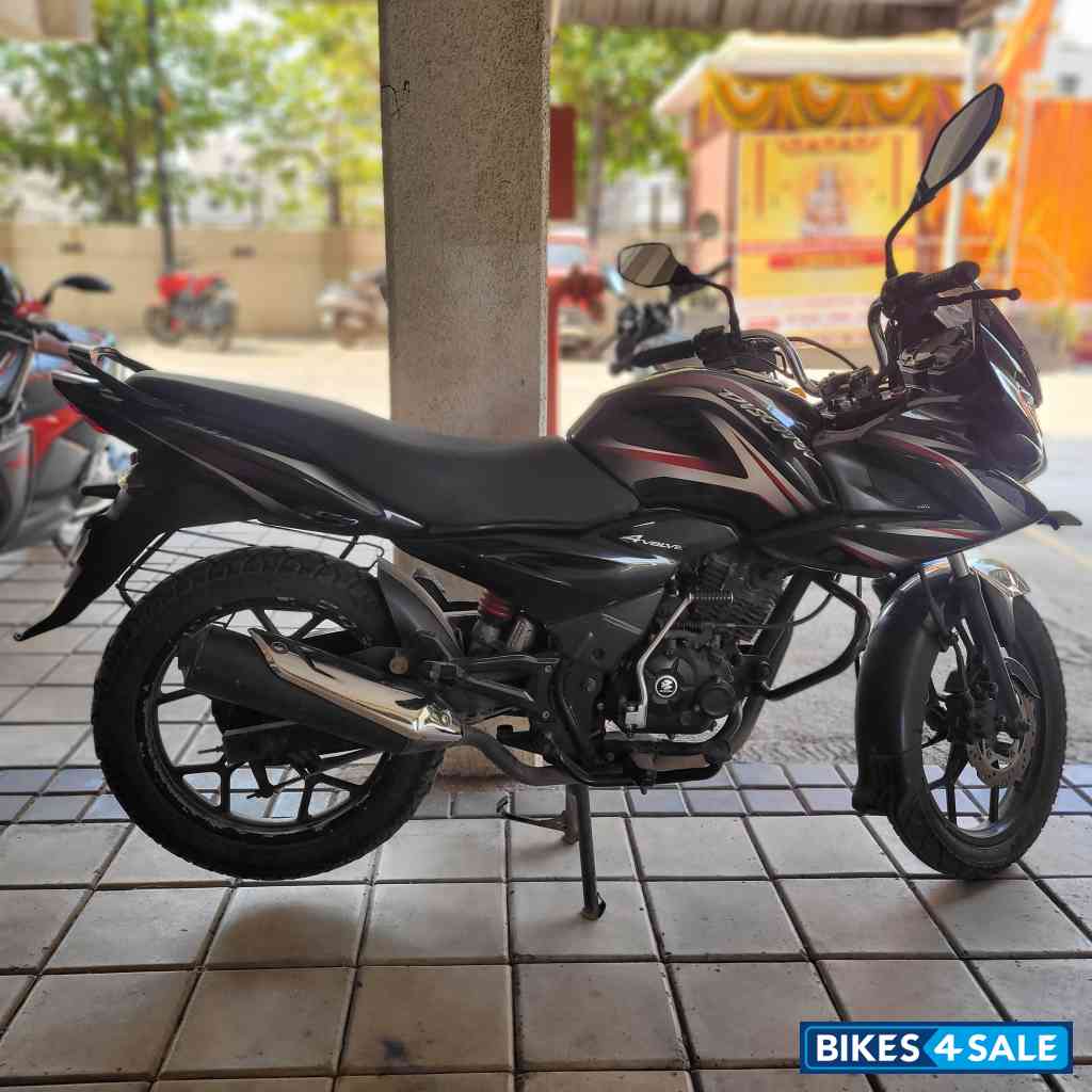 Black Bajaj Discover 150 F