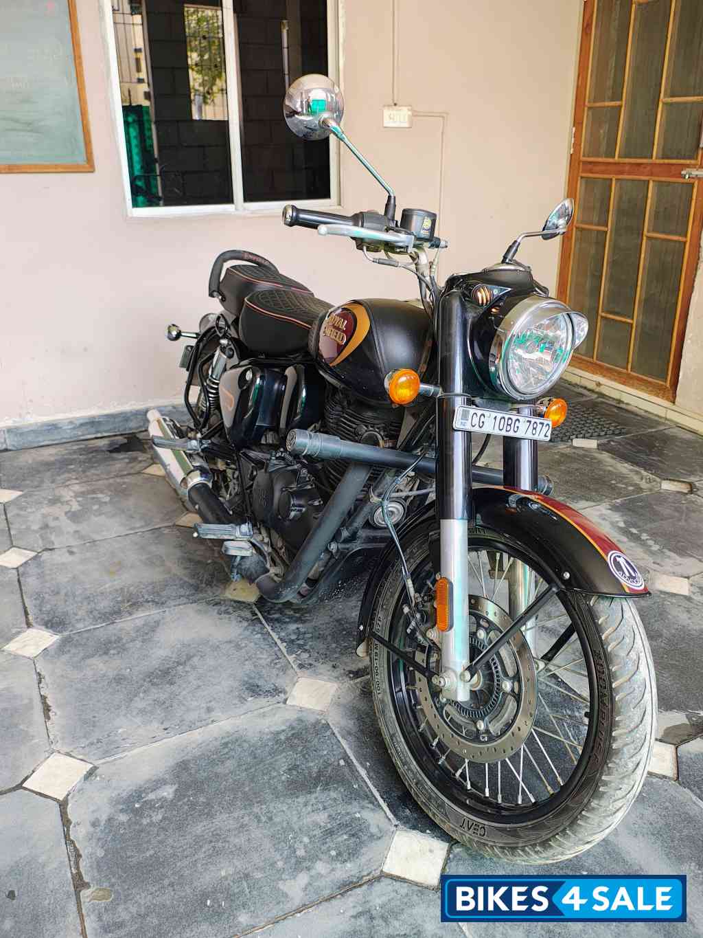 Black Royal Enfield Classic 350 BS VI