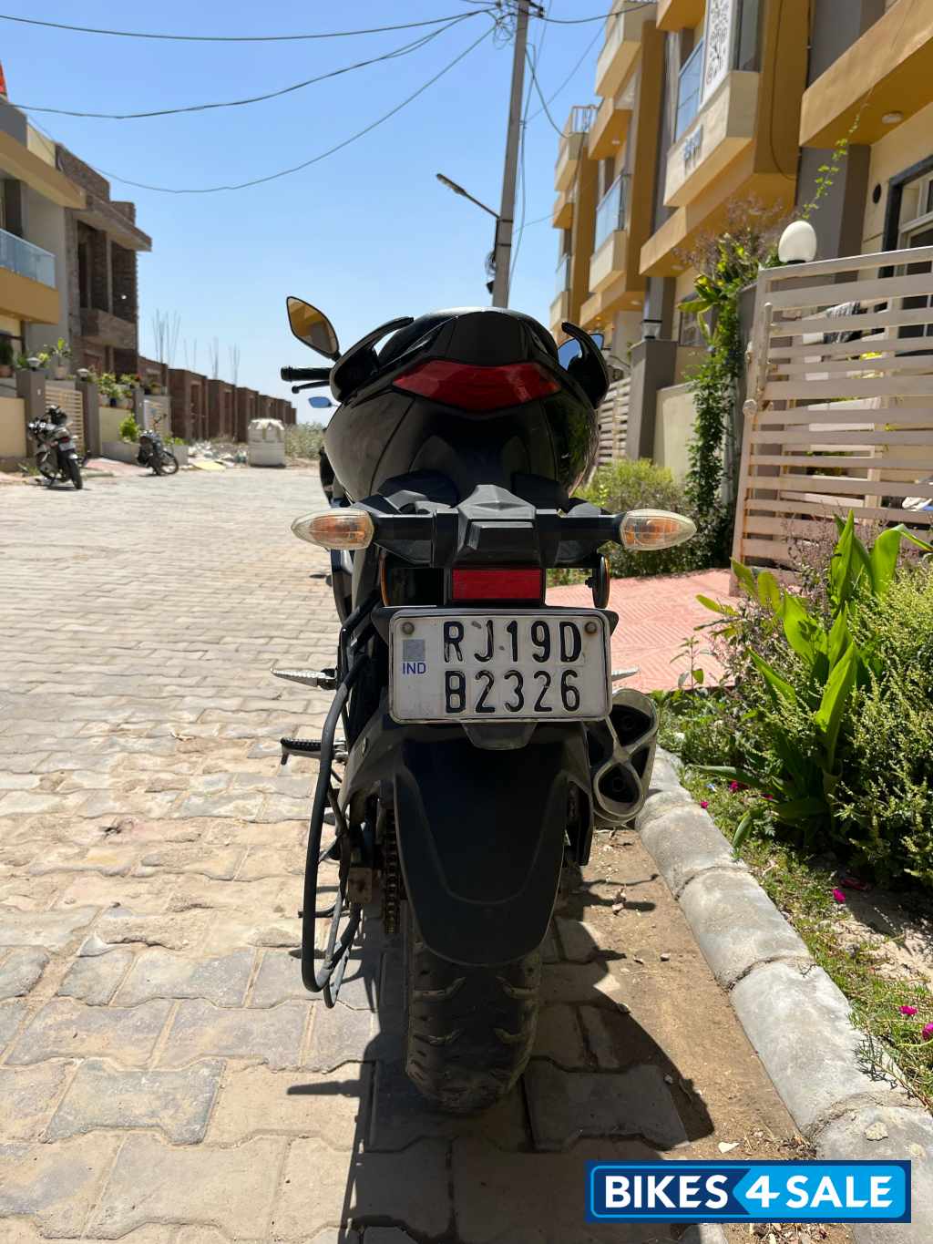 Black Suzuki Gixxer SF