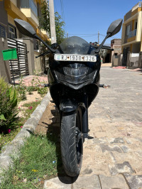 Black Suzuki Gixxer SF