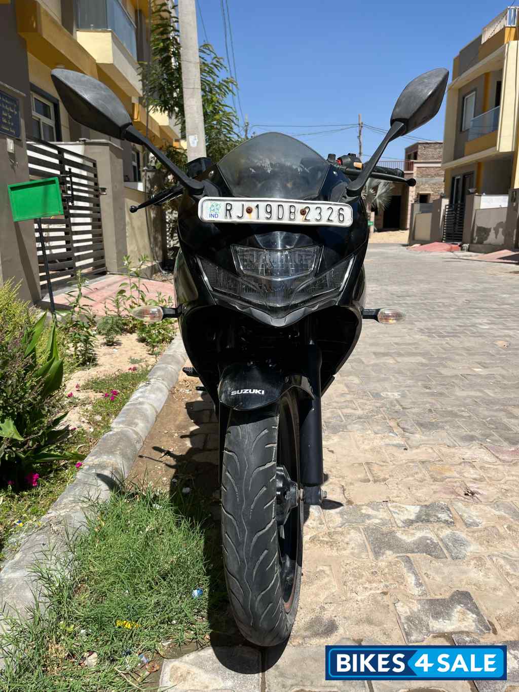 Black Suzuki Gixxer SF