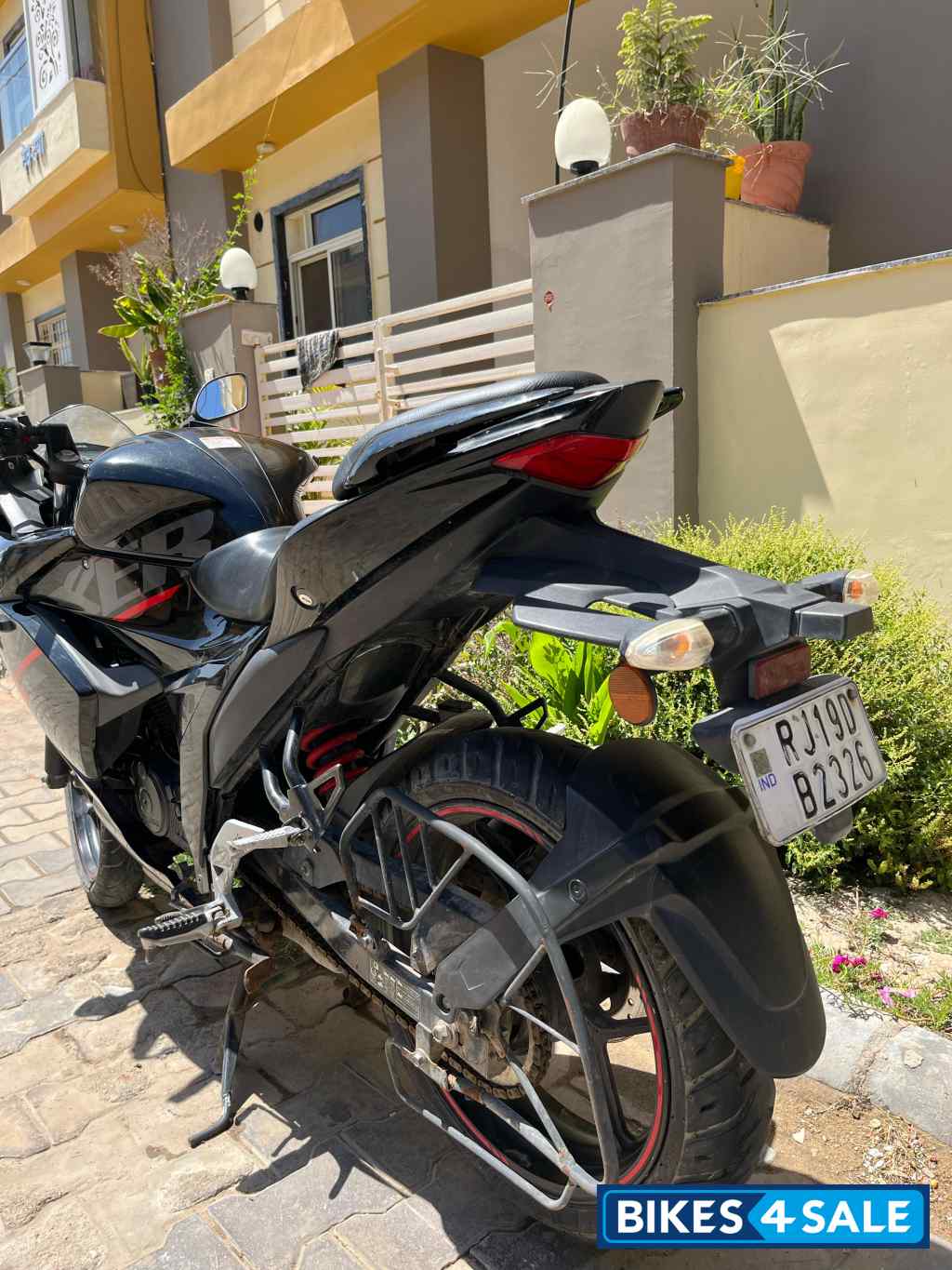Black Suzuki Gixxer SF