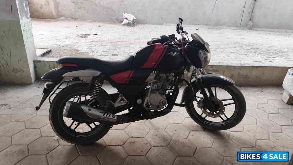 Bajaj V15
