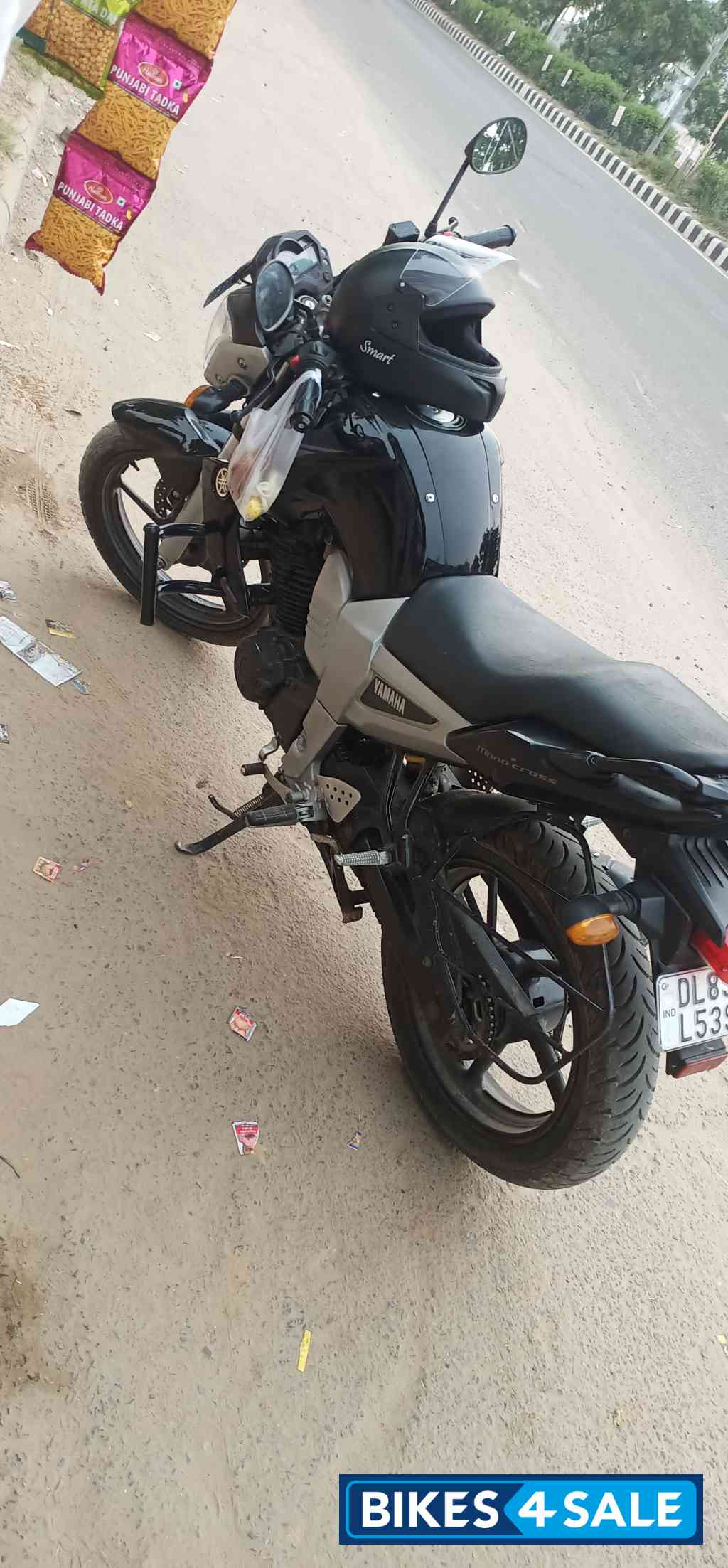 Black Yamaha FZ16