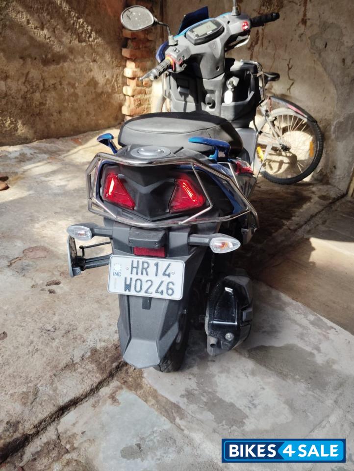 Metallic Sonic Silver Suzuki Avenis 125 Race Edition Metallic Sonic Silver Suzuki Avenis 125 Race Edition