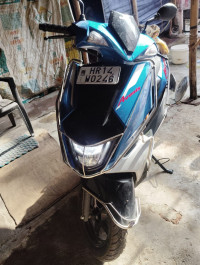 Metallic Sonic Silver Suzuki Avenis 125 Race Edition