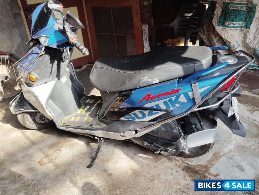 Metallic Sonic Silver Suzuki Avenis 125 Race Edition Metallic Sonic Silver Suzuki Avenis 125 Race Edition