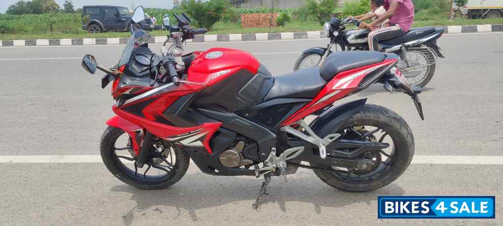 Bajaj Pulsar RS 200
