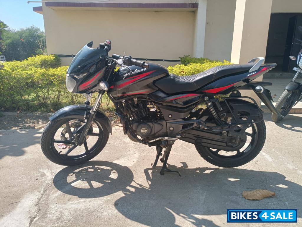 Black Bajaj Pulsar 150
