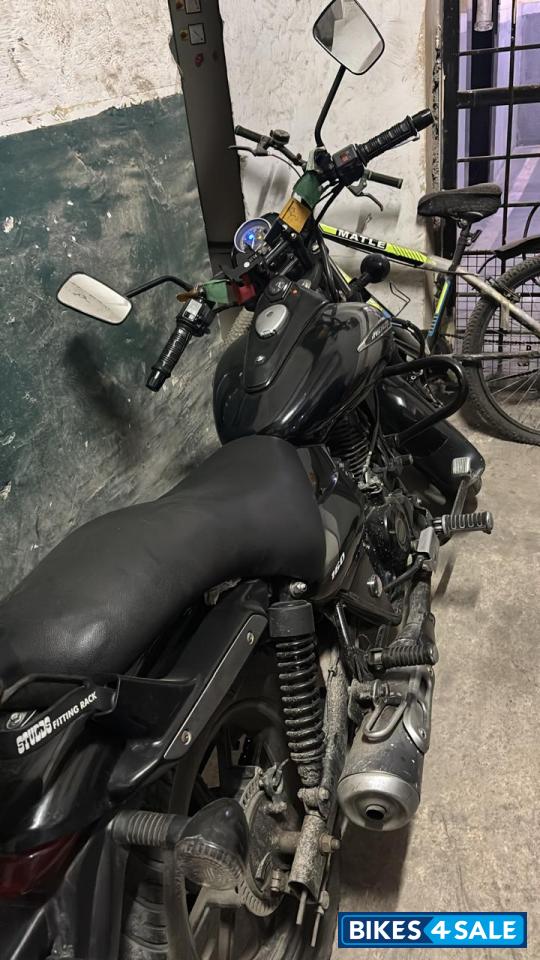 Black Bajaj Avenger Street 160 BS6