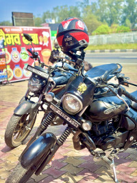 Black Bajaj Avenger Street 160 BS6