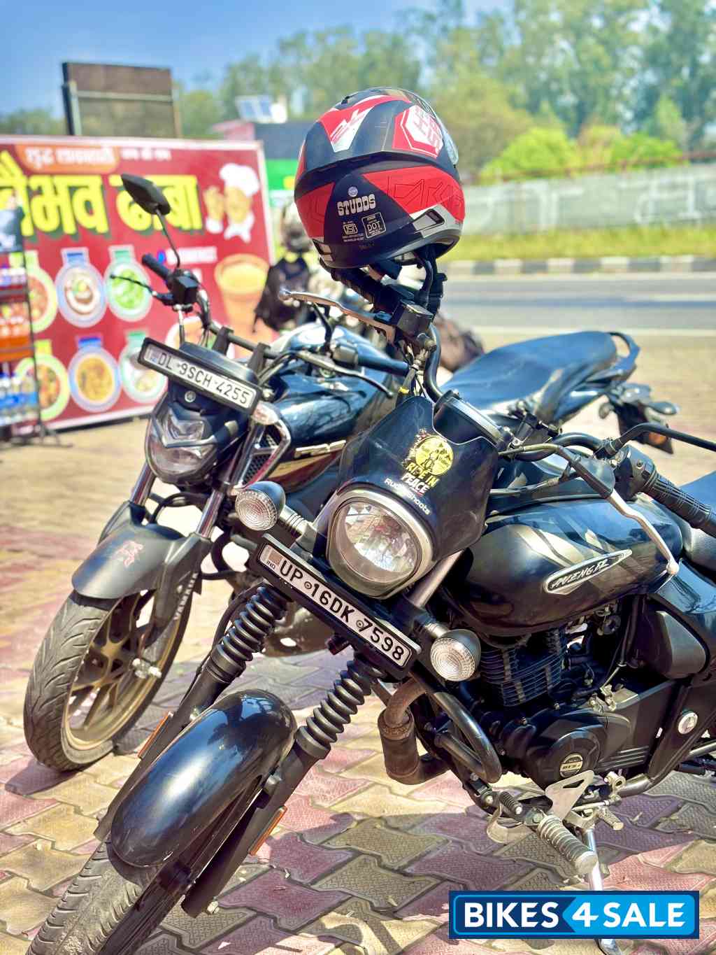 Black Bajaj Avenger Street 160 BS6
