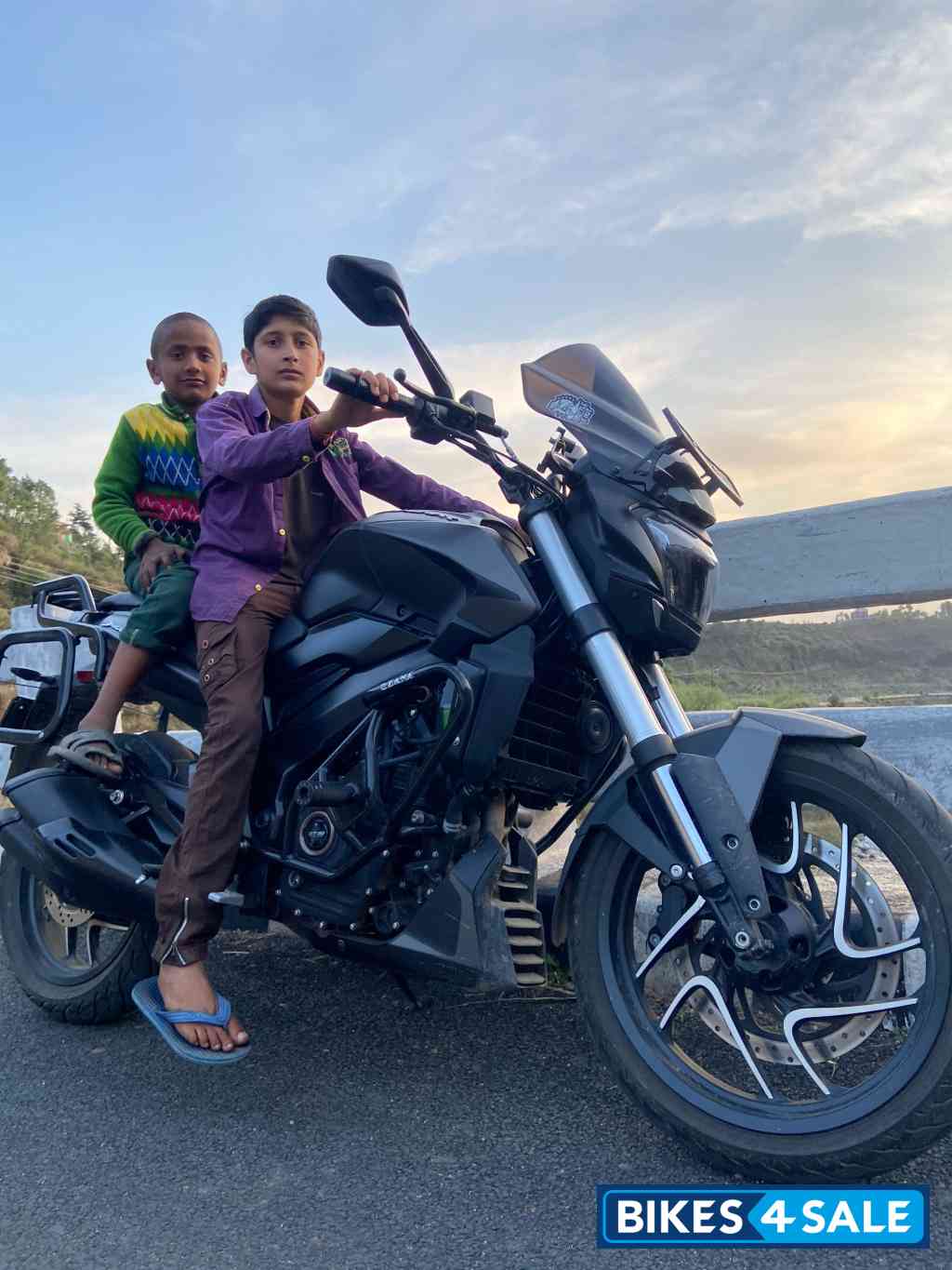 Black Bajaj Dominar 400 ABS BS6