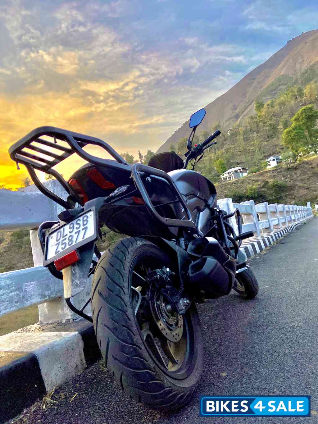 Black Bajaj Dominar 400 ABS BS6