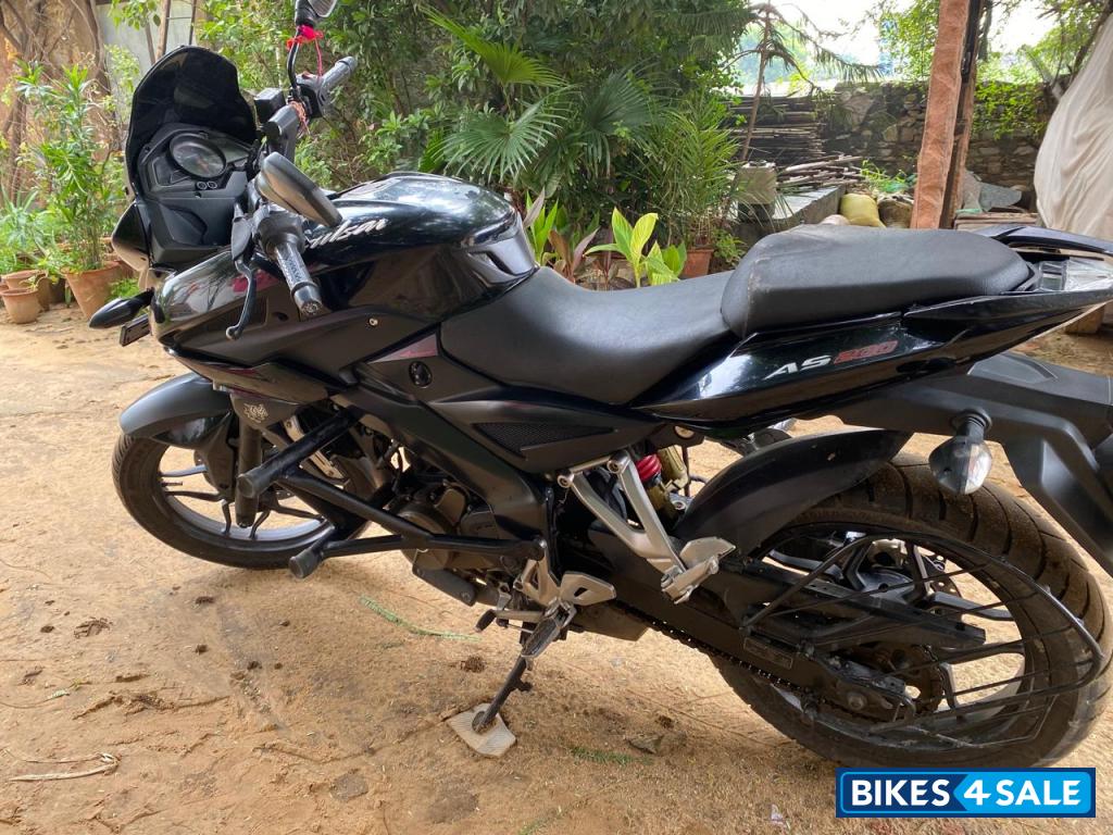 Black Bajaj Pulsar AS 200 Black Bajaj Pulsar AS 200