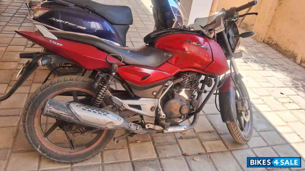 Red Bajaj Pulsar 150