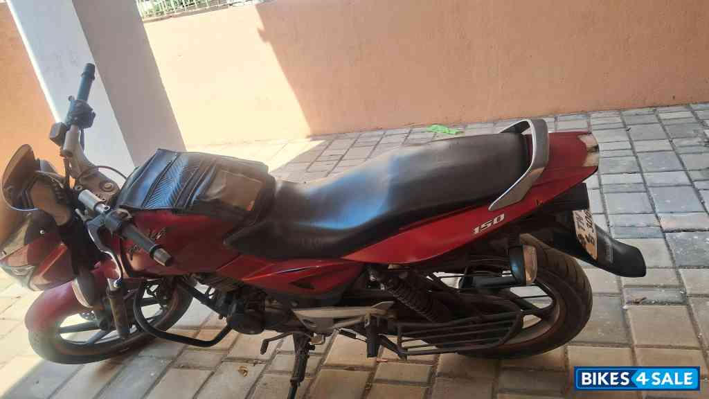 Red Bajaj Pulsar 150