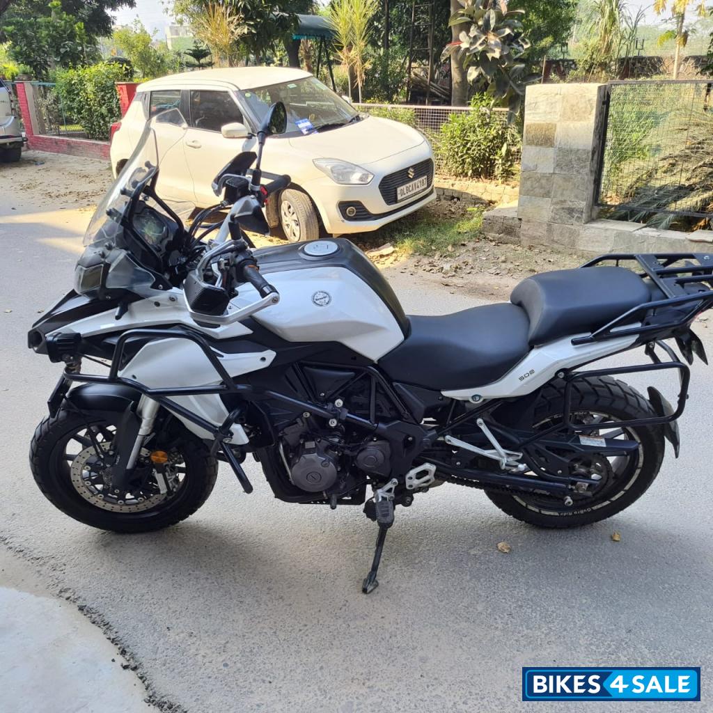 White Benelli TRK 502