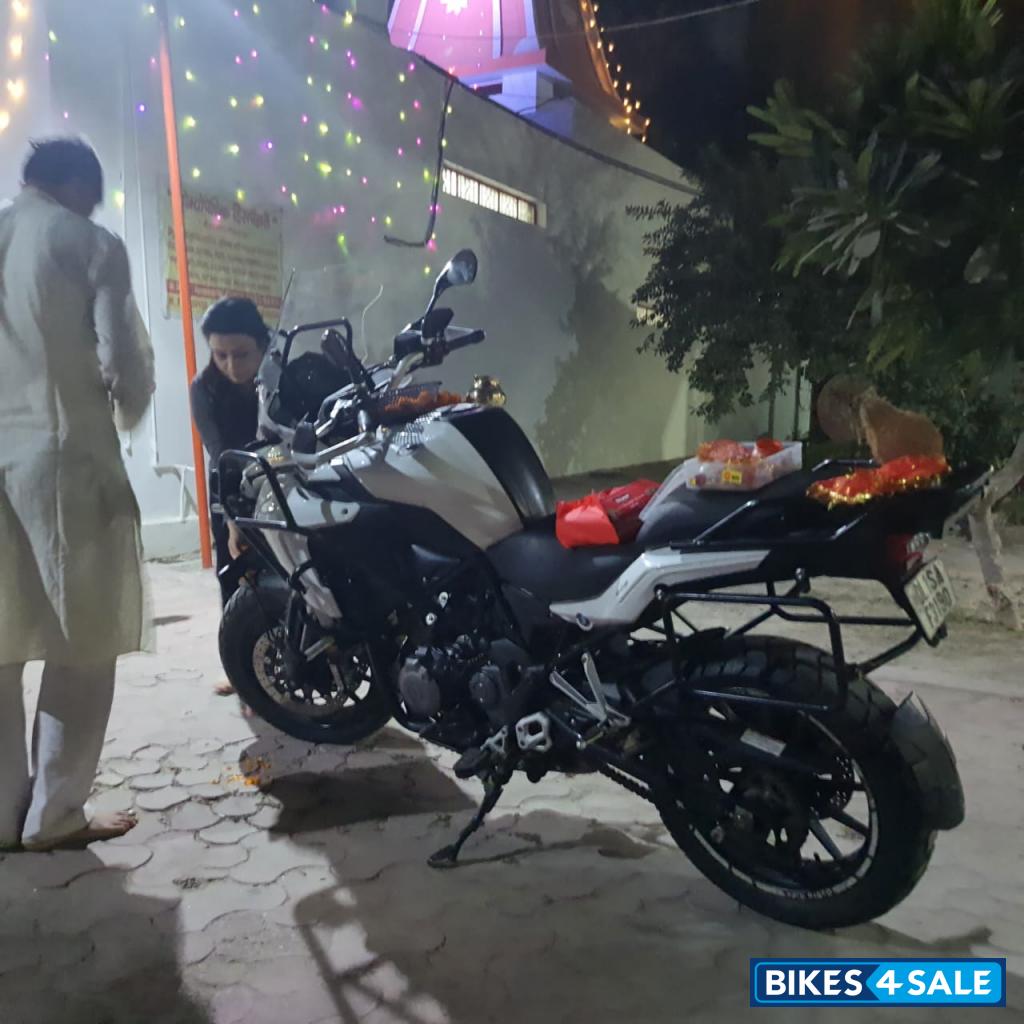White Benelli TRK 502