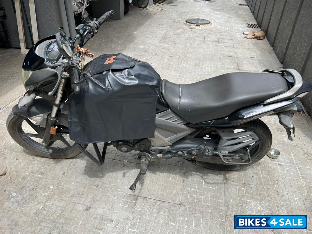 Black Honda CB Unicorn 160