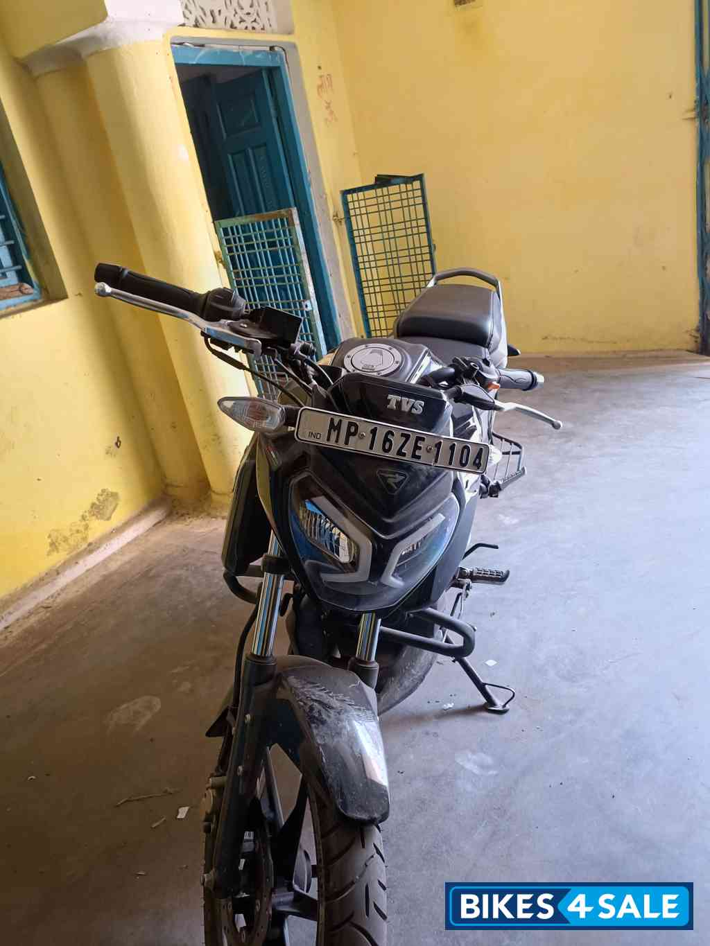 Black TVS Raider Split Seat