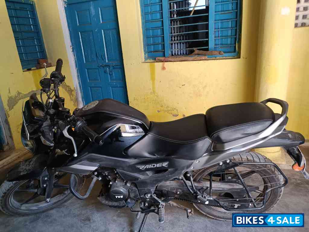 Black TVS Raider Split Seat