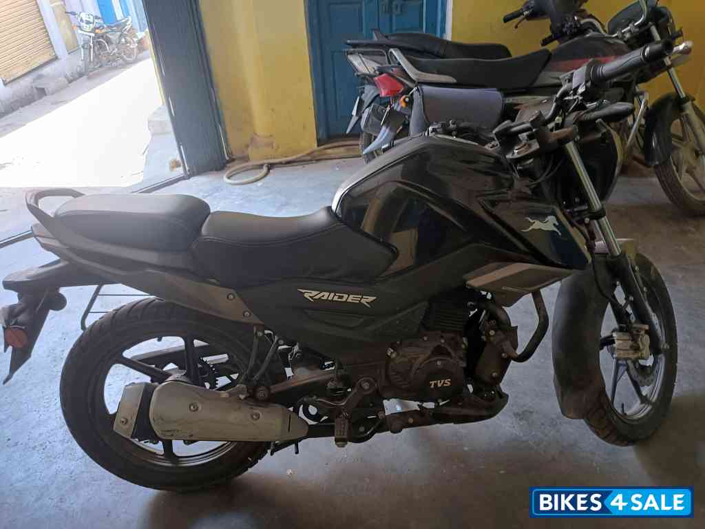 Black TVS Raider Split Seat