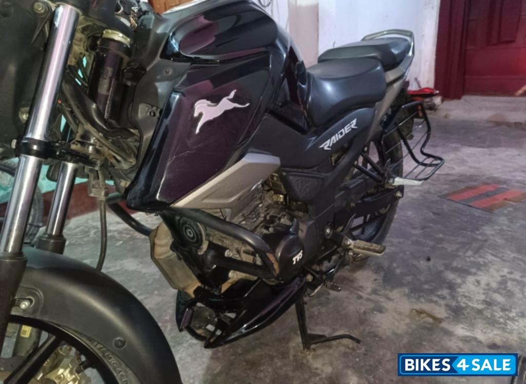 TVS Raider Split Seat