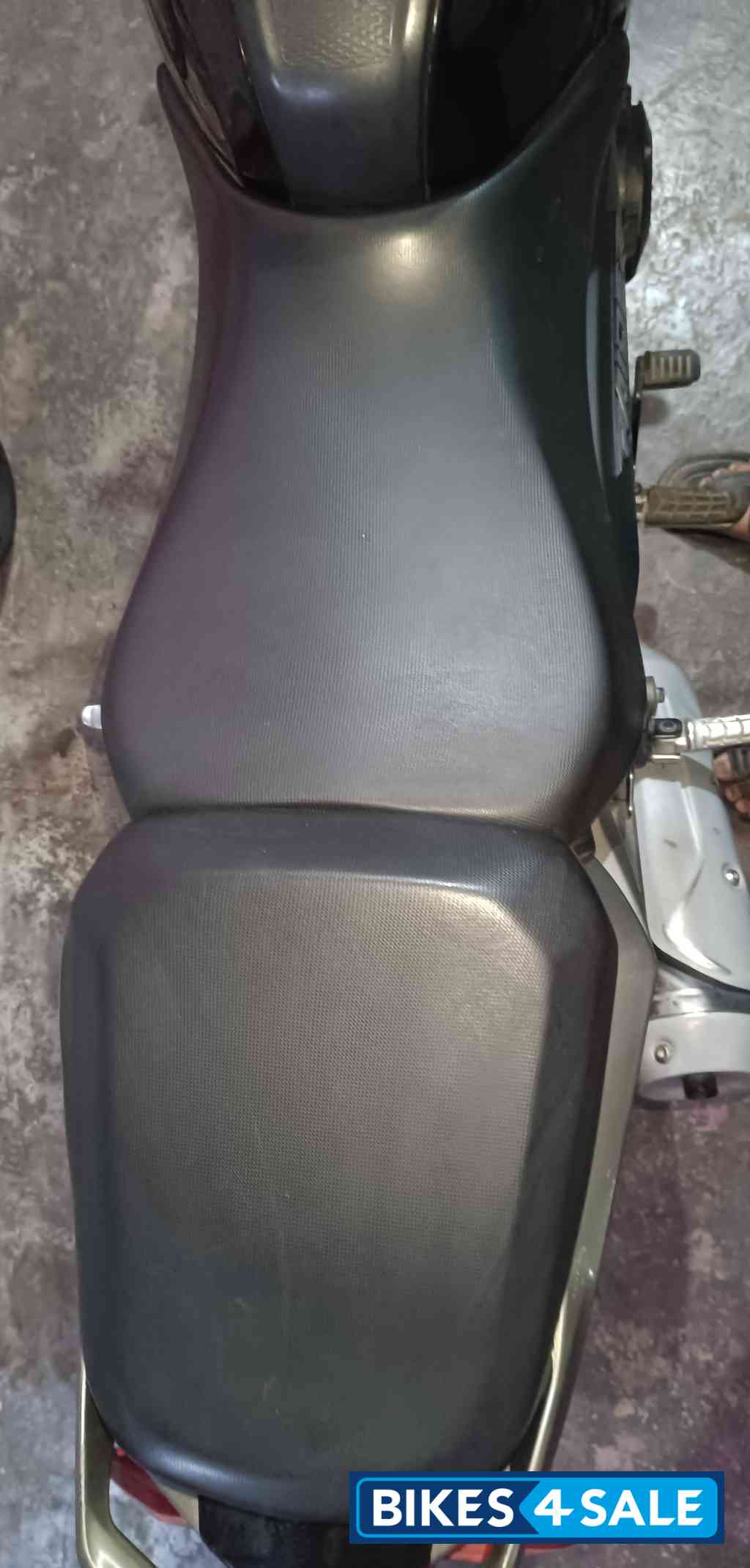 TVS Raider Split Seat