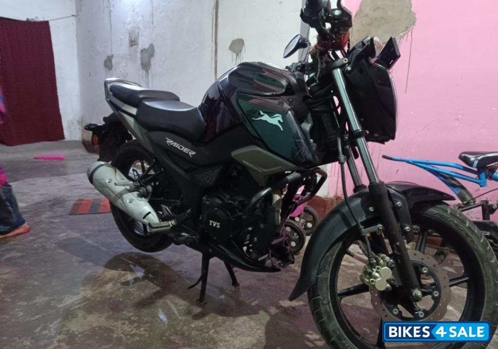 TVS Raider Split Seat