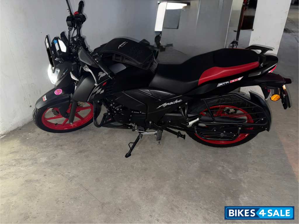 Matte Black TVS Apache RTR 160 4V BS6 Matte Black TVS Apache RTR 160 4V BS6