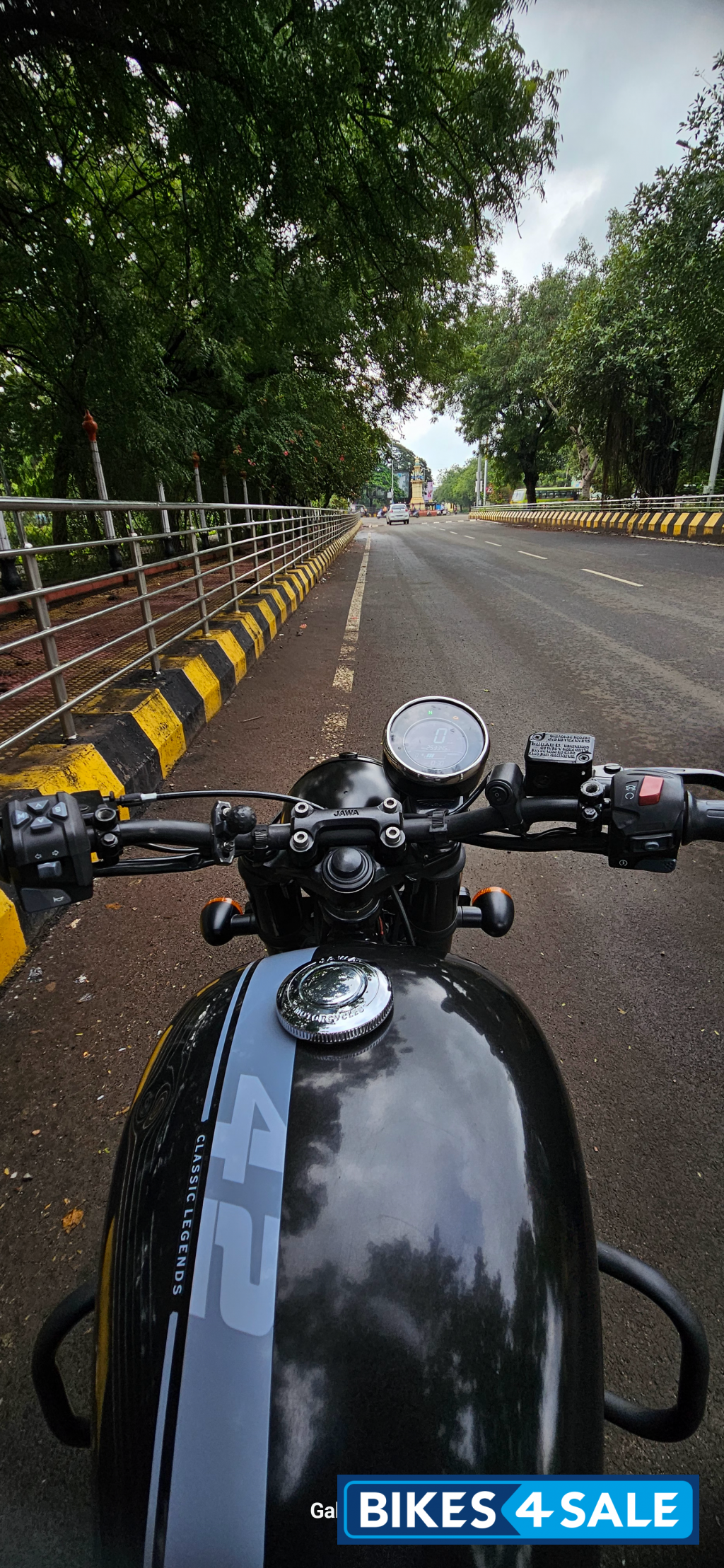 Jawa 42 Dual Channel ABS AllStar Black