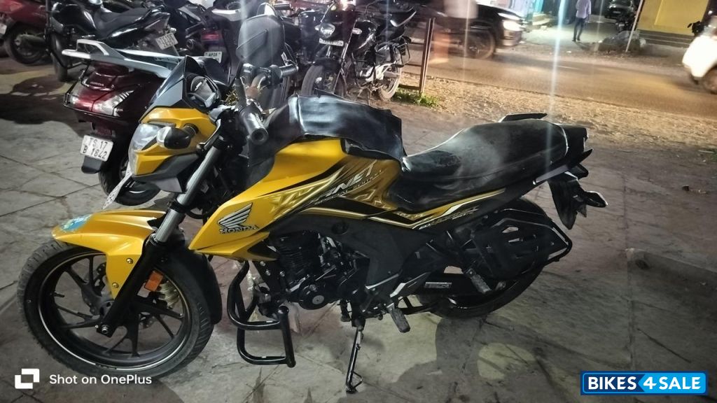 Yellow And Black Honda CB Hornet 160R ABS