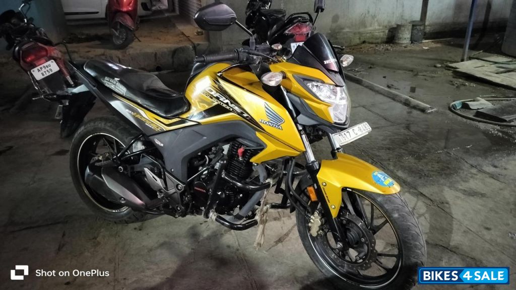 Yellow And Black Honda CB Hornet 160R ABS