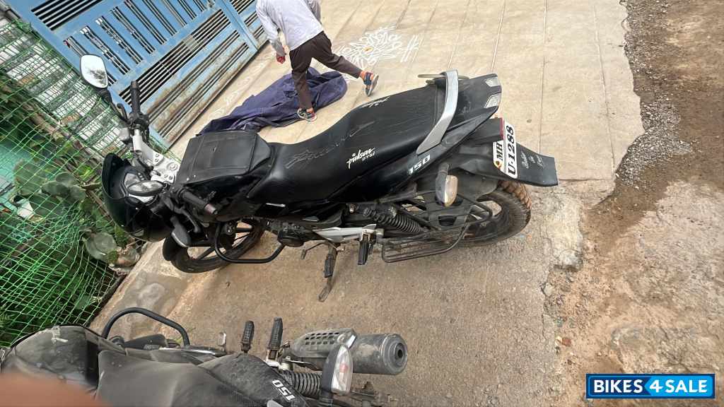 Black Bajaj Pulsar 150 DTSi