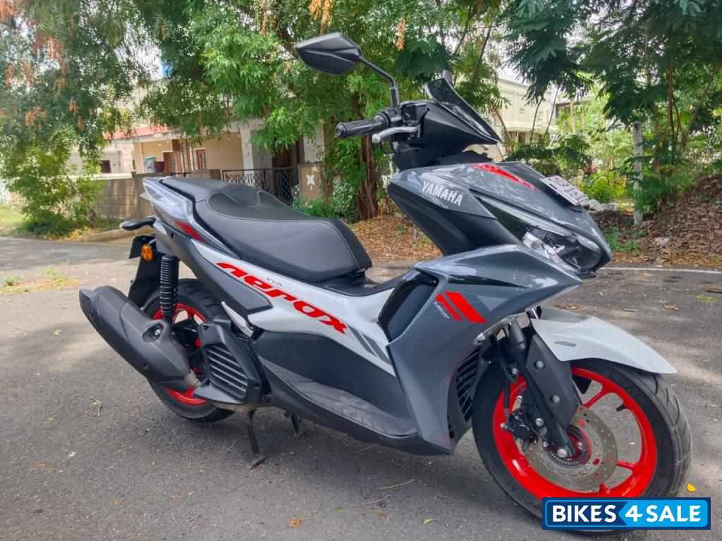 Grey Yamaha Aerox 155 Grey Yamaha Aerox 155