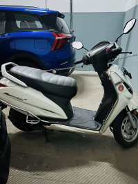 White Pearl Honda Activa 6G Dlx