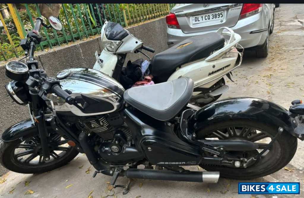 Jawa 42 Bobber Black Mirror