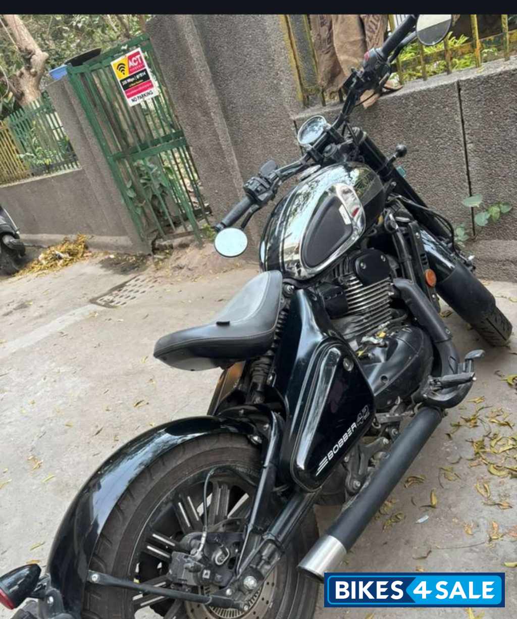 Jawa 42 Bobber Black Mirror