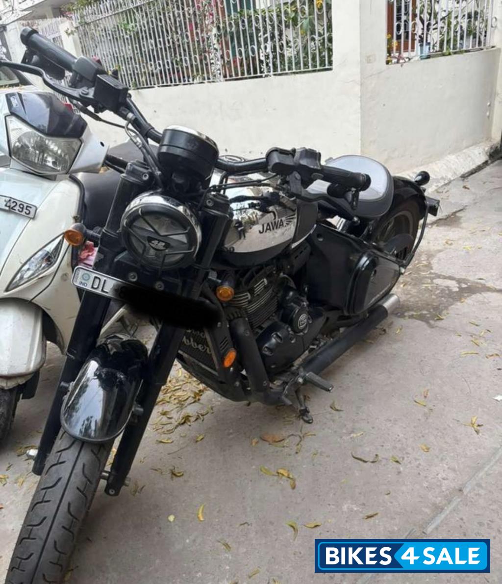 Jawa 42 Bobber Black Mirror