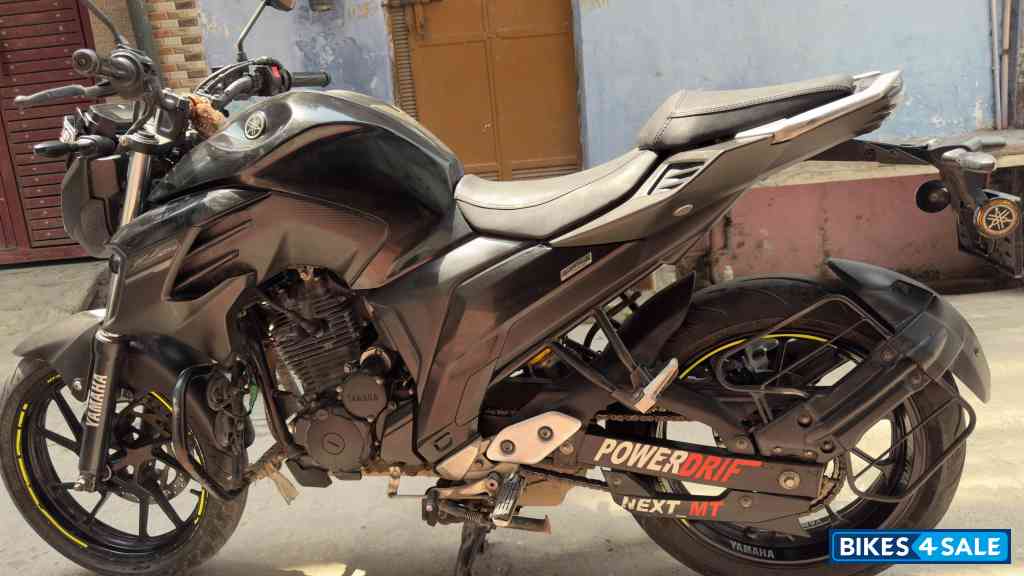 Yamaha FZ25