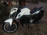 White Honda CB Hornet 160R